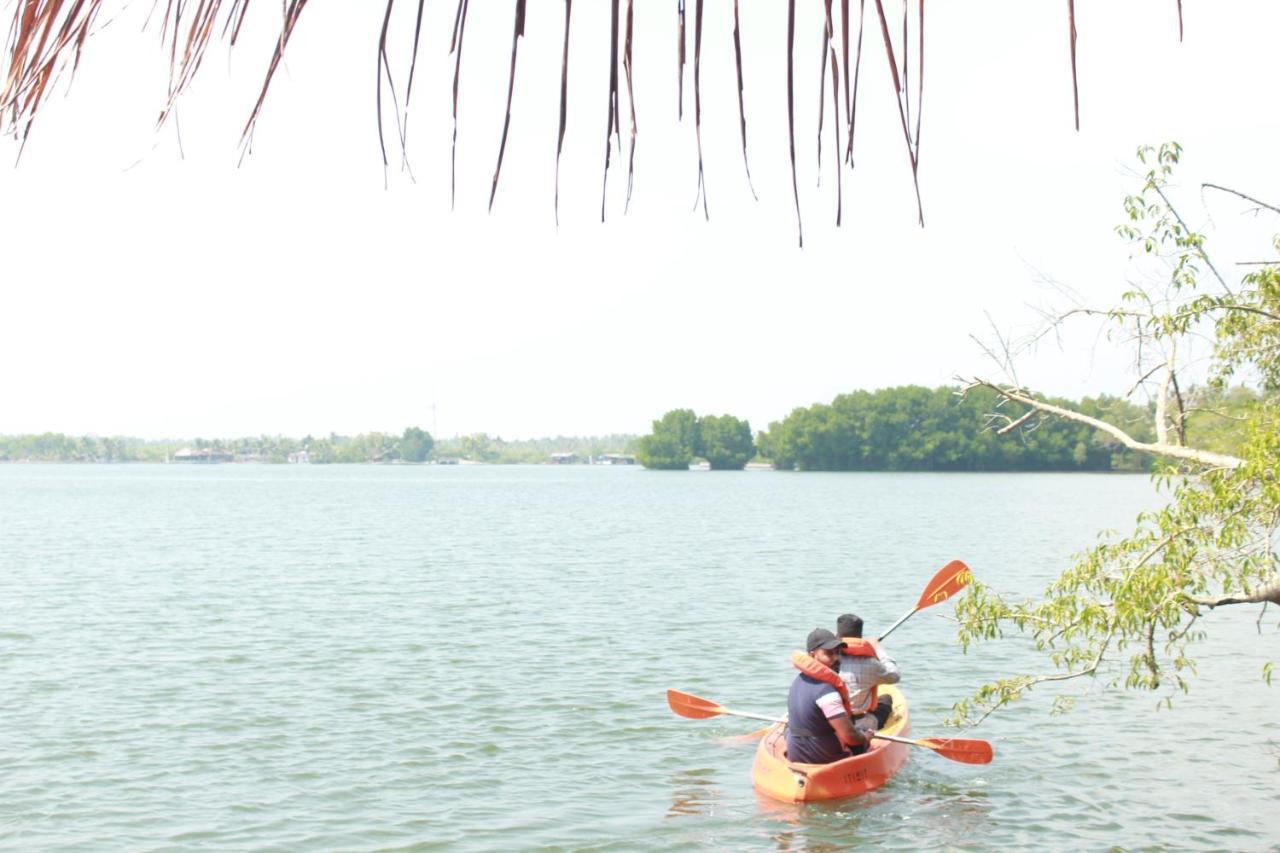 Lake N River Resort Munroe Island Mundrothuruth Exterior foto