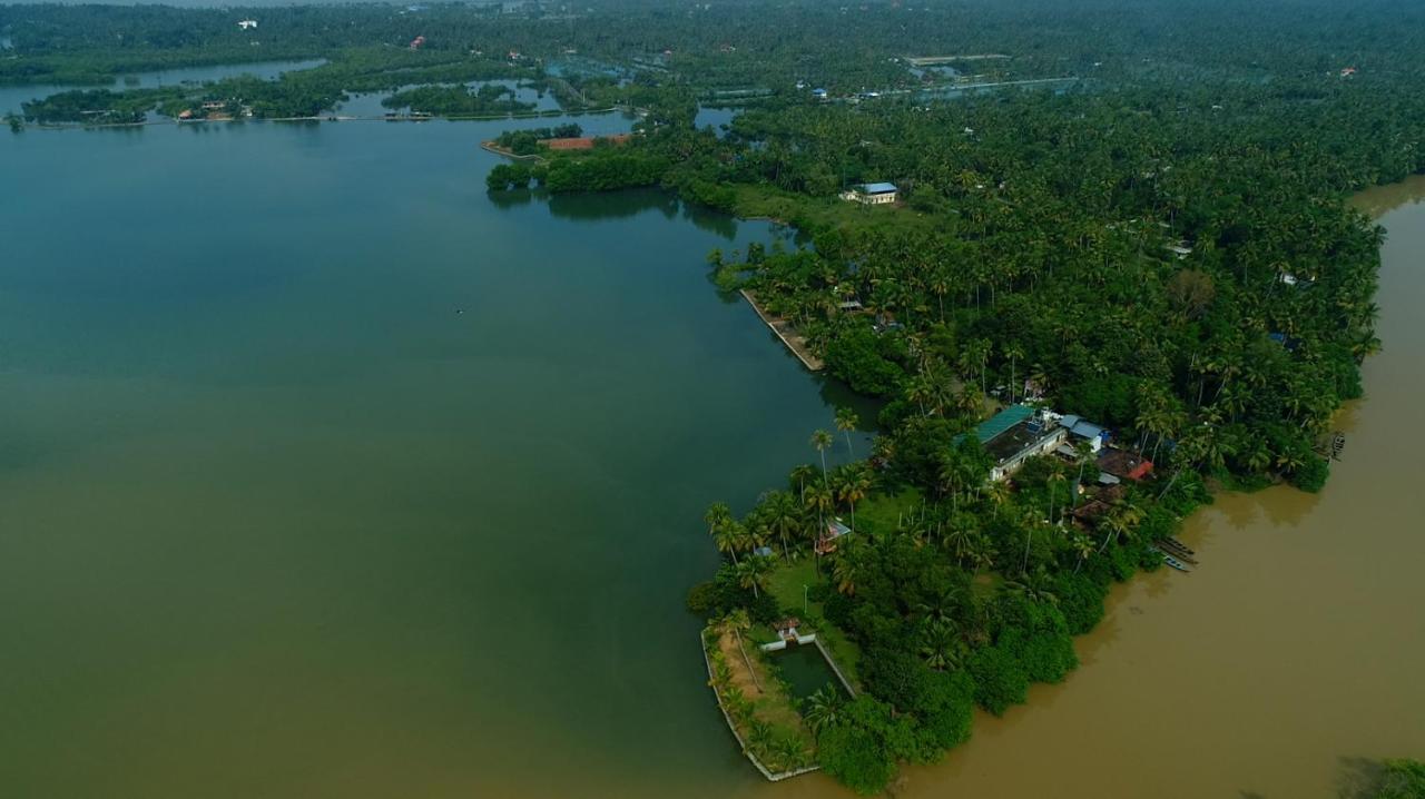 Lake N River Resort Munroe Island Mundrothuruth Exterior foto